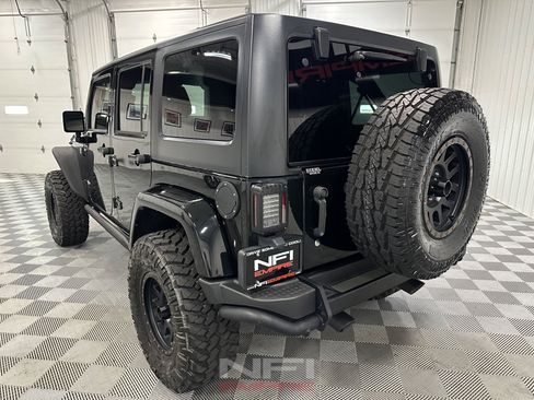Used 2016 Jeep Wrangler Unlimited Sahara AWD/4WD image 10