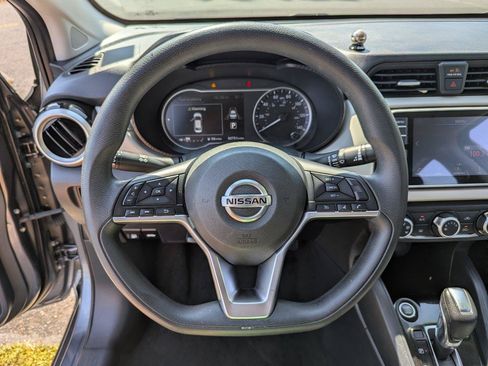 Used 2021 Nissan Versa SV FWD image 13