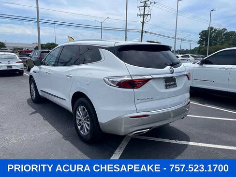 Used 2023 Buick Enclave Essence FWD image 3
