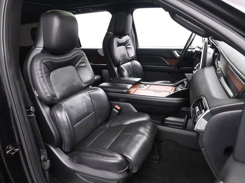 Used 2020 Lincoln Navigator Reserve w/ Luxury Package RWD image 31