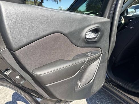 Used 2016 Jeep Cherokee Latitude w/ Safety/Convenience Group image 13