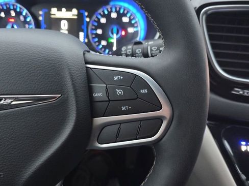 Used 2024 Chrysler Voyager LX FWD image 25