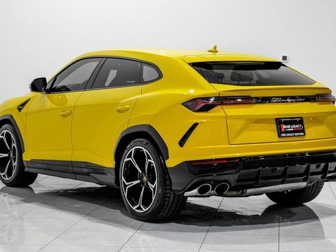 Used 2022 Lamborghini Urus image 8
