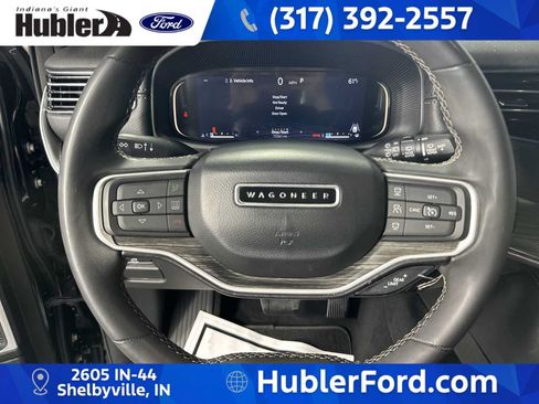 Used 2023 Jeep Wagoneer L Series II AWD/4WD image 14