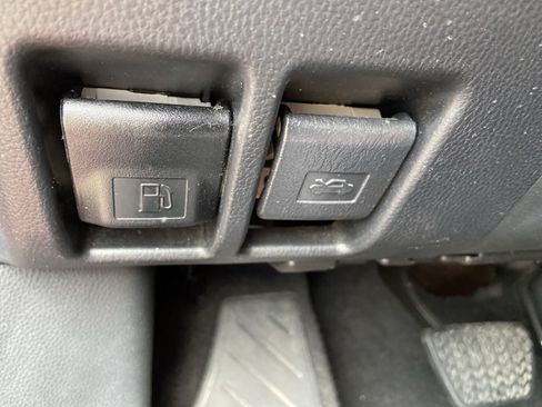 Used 2023 Toyota RAV4 LE AWD/4WD image 43