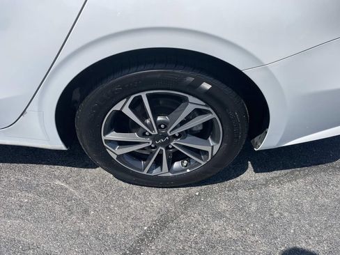 Used 2024 Kia Forte LXS w/ LXS Technology Package FWD image 11