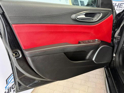 Used 2019 Alfa Romeo Giulia AWD image 11