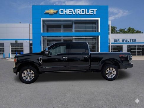 Used 2020 Ford F250 Platinum AWD/4WD image 2