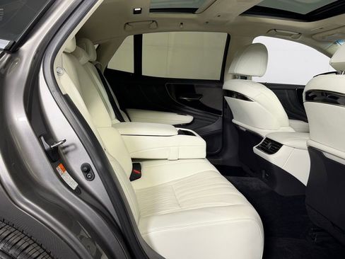 Used 2023 Lexus LS 500 w/ Interior Upgrade Package RWD image 27