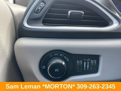 Used 2022 Chrysler Pacifica Touring-L FWD image 22