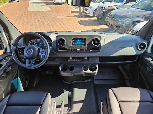 Used 2024 Mercedes-Benz Sprinter 2500 image 13