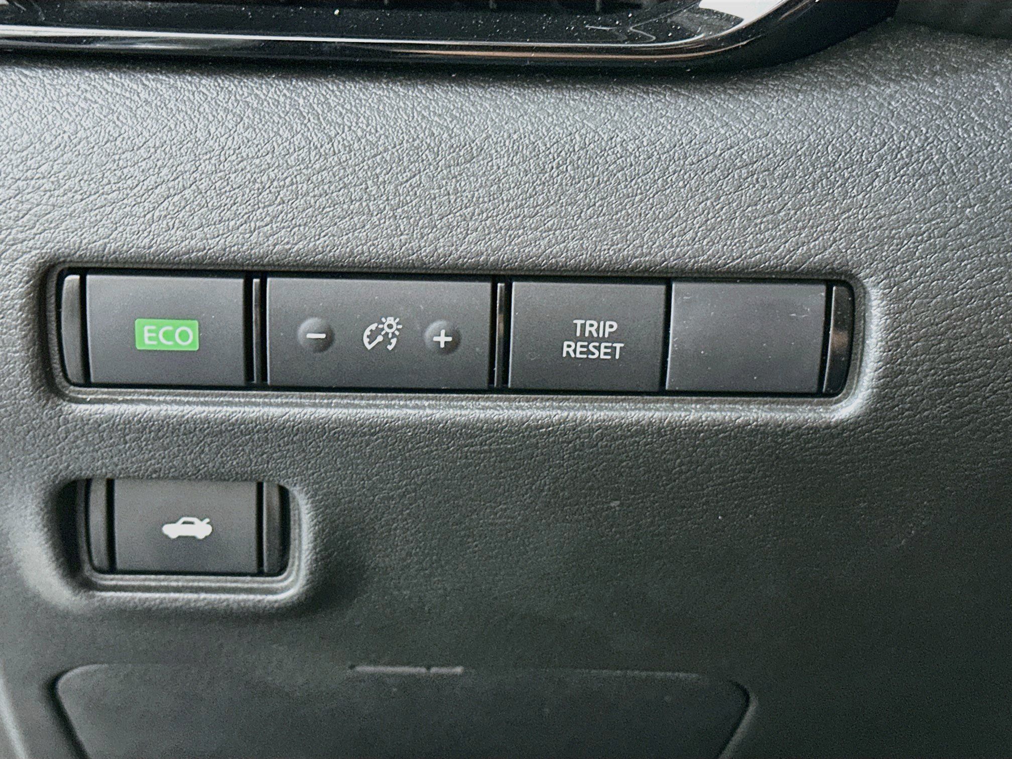 Used 2025 Nissan Sentra SR FWD image 17