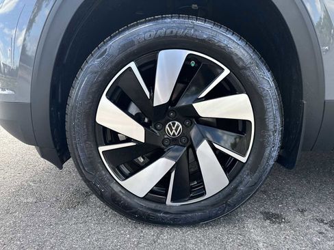Used 2025 Volkswagen Atlas Cross Sport SE FWD image 20