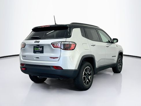 Used 2025 Jeep Compass Trailhawk AWD/4WD image 9