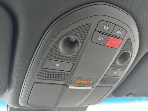 Used 2024 Genesis G70 2.5T image 31