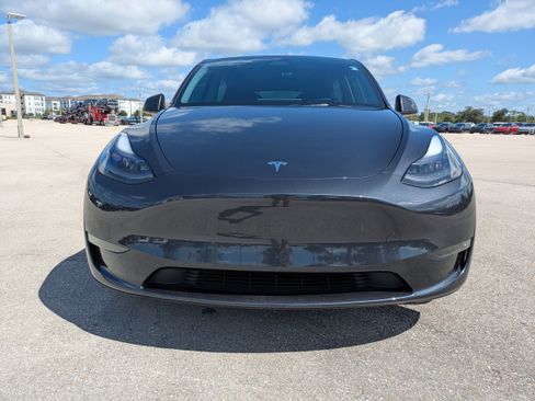 Used 2024 Tesla Model Y 2WD image 9