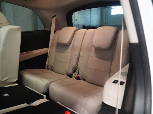 Used 2023 Mercedes-Benz GLS 580 4MATIC image 14