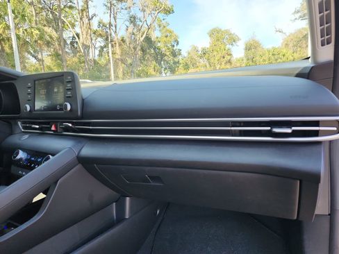 Used 2023 Hyundai Elantra SEL image 19