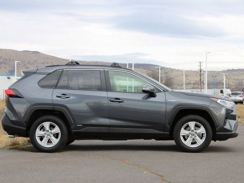 Used 2020 Toyota RAV4 XLE image 7