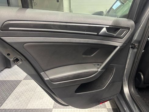 Used 2018 Volkswagen Golf 4-Door AWD/4WD image 24