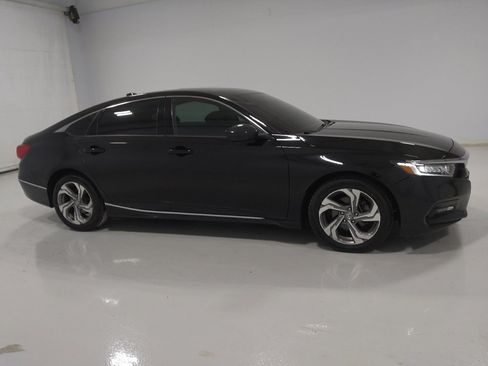 Used 2020 Honda Accord EX image 11