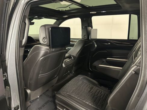 Used 2022 Cadillac Escalade ESV Premium Luxury Platinum AWD/4WD image 27