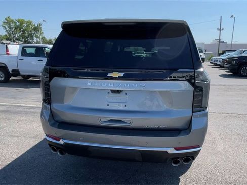 New 2025 Chevrolet Suburban Premier image 9