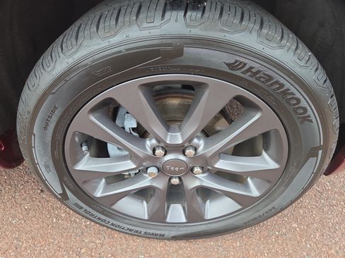 Used 2018 Jeep Grand Cherokee High Altitude AWD/4WD image 9