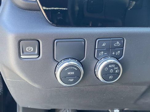 Used 2025 GMC Sierra 1500 SLT RWD image 18