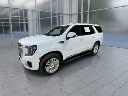 Used 2024 GMC Yukon SLT AWD/4WD image 4