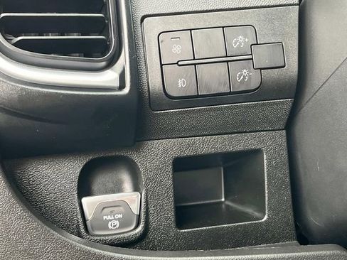 New 2024 RAM ProMaster 2500 w/ Quick Order Package 22G SLT image 16