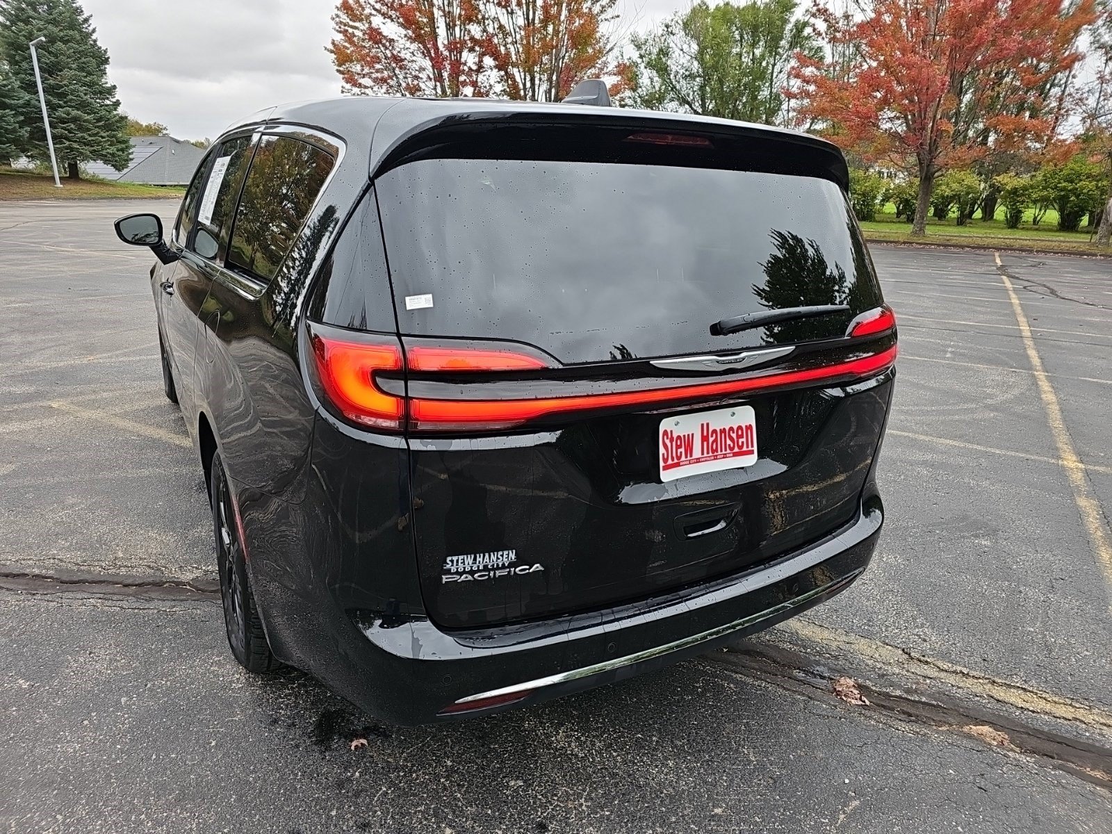 Used 2025 Chrysler Pacifica Select FWD image 5