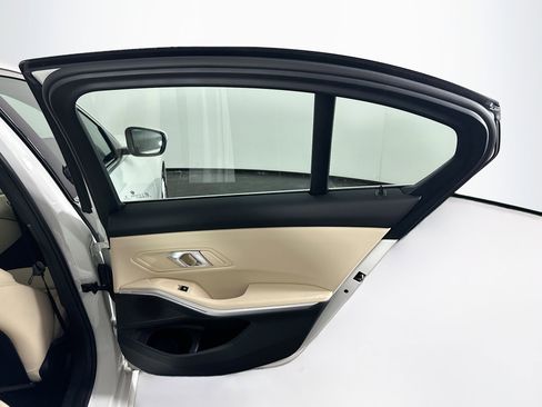 Used 2025 BMW 330i Sedan image 32