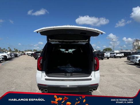 New 2026 GMC Yukon XL AT4 AWD/4WD image 17