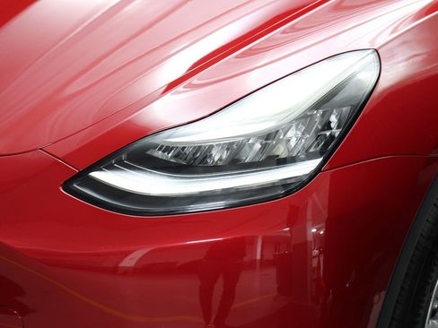 Used 2022 Tesla Model Y Long Range AWD/4WD image 3