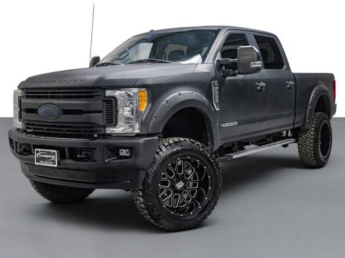 Used 2017 Ford F250 XLT w/ XLT Value Package AWD/4WD image 4