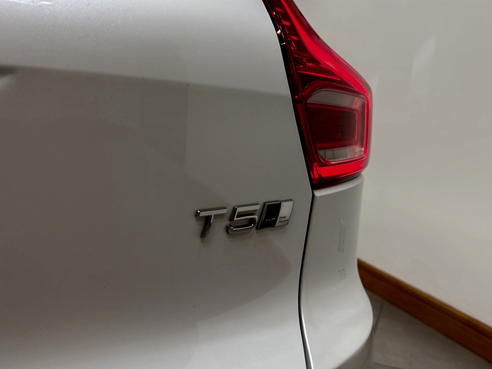Used 2022 Volvo XC40 T5 R-Design AWD/4WD image 24