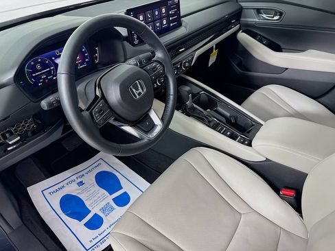 Used 2025 Honda Accord Touring image 11