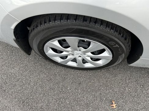 Used 2021 Toyota Corolla LE image 26