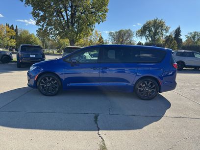 Used 2020 Chrysler Pacifica Touring w/ S Appearance Package