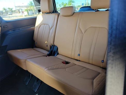 Certified 2024 Ford Expedition Platinum image 12