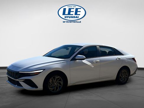 Certified 2025 Hyundai Elantra Blue image 8