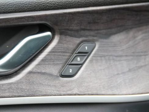 Used 2022 Jeep Grand Cherokee L Limited w/ Black Appearance Package AWD/4WD image 11