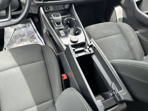 Used 2024 Nissan Rogue S AWD/4WD image 23