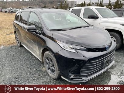 Used 2025 Toyota Sienna XLE Woodland Edition