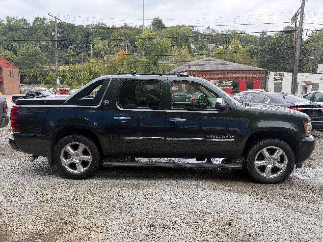 Used 2013 Chevrolet Avalanche LTZ AWD/4WD image 7