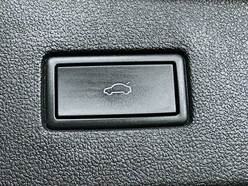 Used 2024 Volkswagen Tiguan SEL R-Line w/ MDO Package, Two-Row image 14