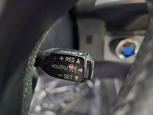 Used 2018 Toyota Tacoma TRD Off-Road AWD/4WD image 32