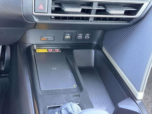 Certified 2025 Toyota Camry SE w/ Convenience Package AWD/4WD image 6