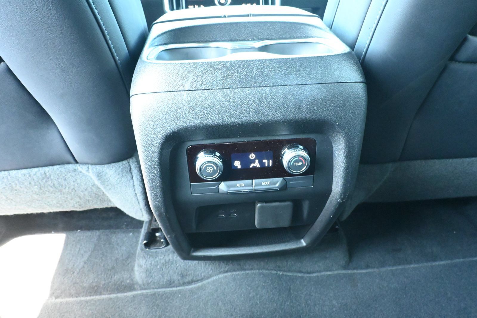 Used 2026 GMC Acadia Elevation w/ Elevation Premium Package FWD image 25